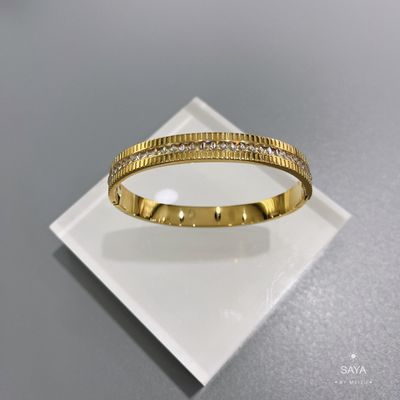 18K de gouden Armband van de de Uitgavenster van Diamond Set Stainless Steel Bangle Smalle