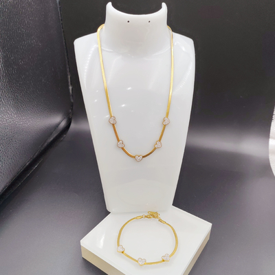 Nieuwe aankomst Trendy High Polish nieuwste gouden kleur roestvrij staal oorbel, halsketting, armband sets voor dame