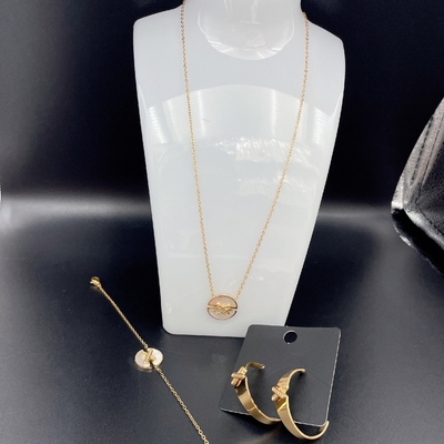 Nieuwe aankomst trendy lijnen nieuwste goudkleur roestvrij staal oorbel, halsketting, armband sets voor dame