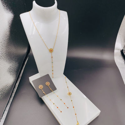 Nieuwe aankomst trendy lijnen nieuwste goudkleur roestvrij staal oorbel, halsketting, armband sets voor dame